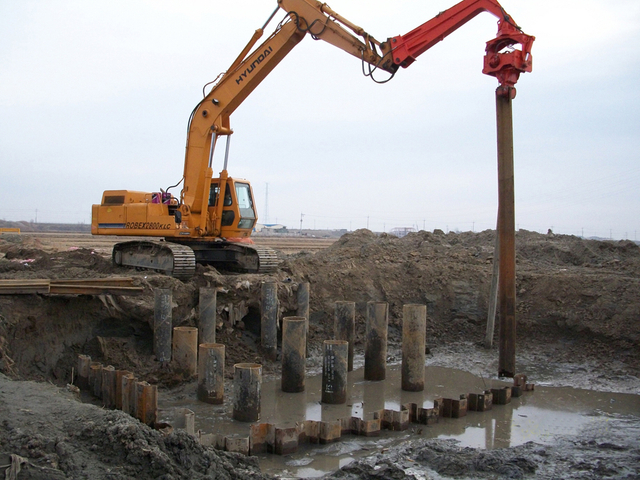 RAY-Pile-Driver-Vibro-Martelo